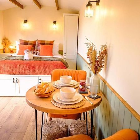 Lintmill Lodges - Heather Shepherds Hut Sorn Exteriör bild